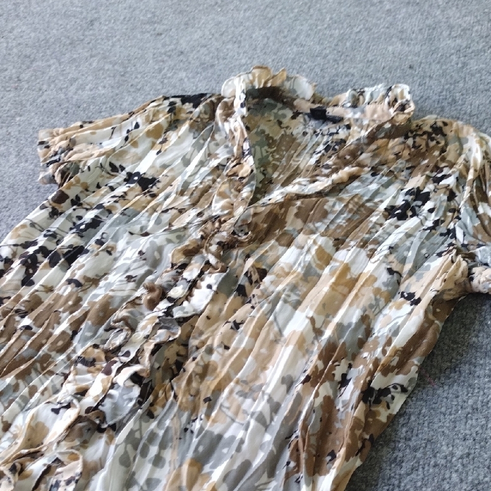 Zara Women's Ruffled Blouse - Cream and Black - Picture 13 of 13